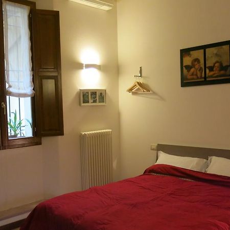Atelier Della Castellina - Self Check In Apartman Imola Szoba fotó